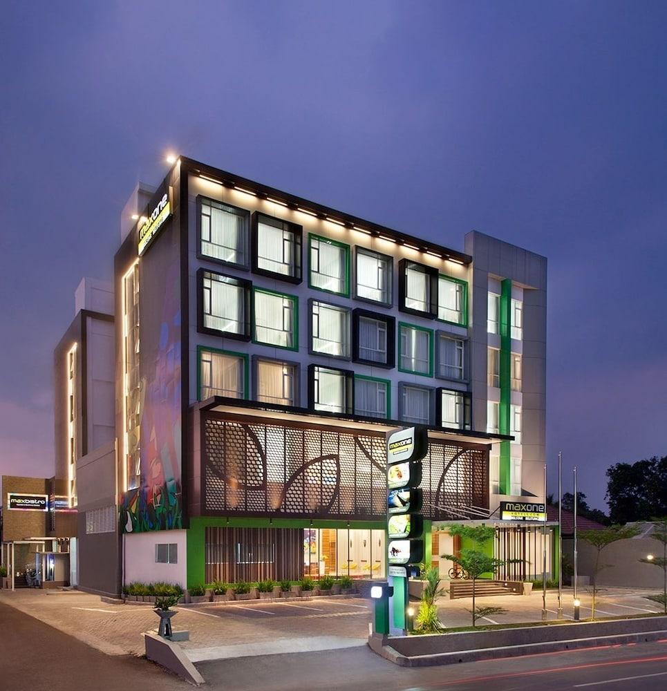 MaxOneHotels at Belstar Belitung Tanjung Pandan Exterior foto