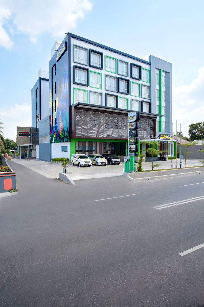 MaxOneHotels at Belstar Belitung Tanjung Pandan Exterior foto