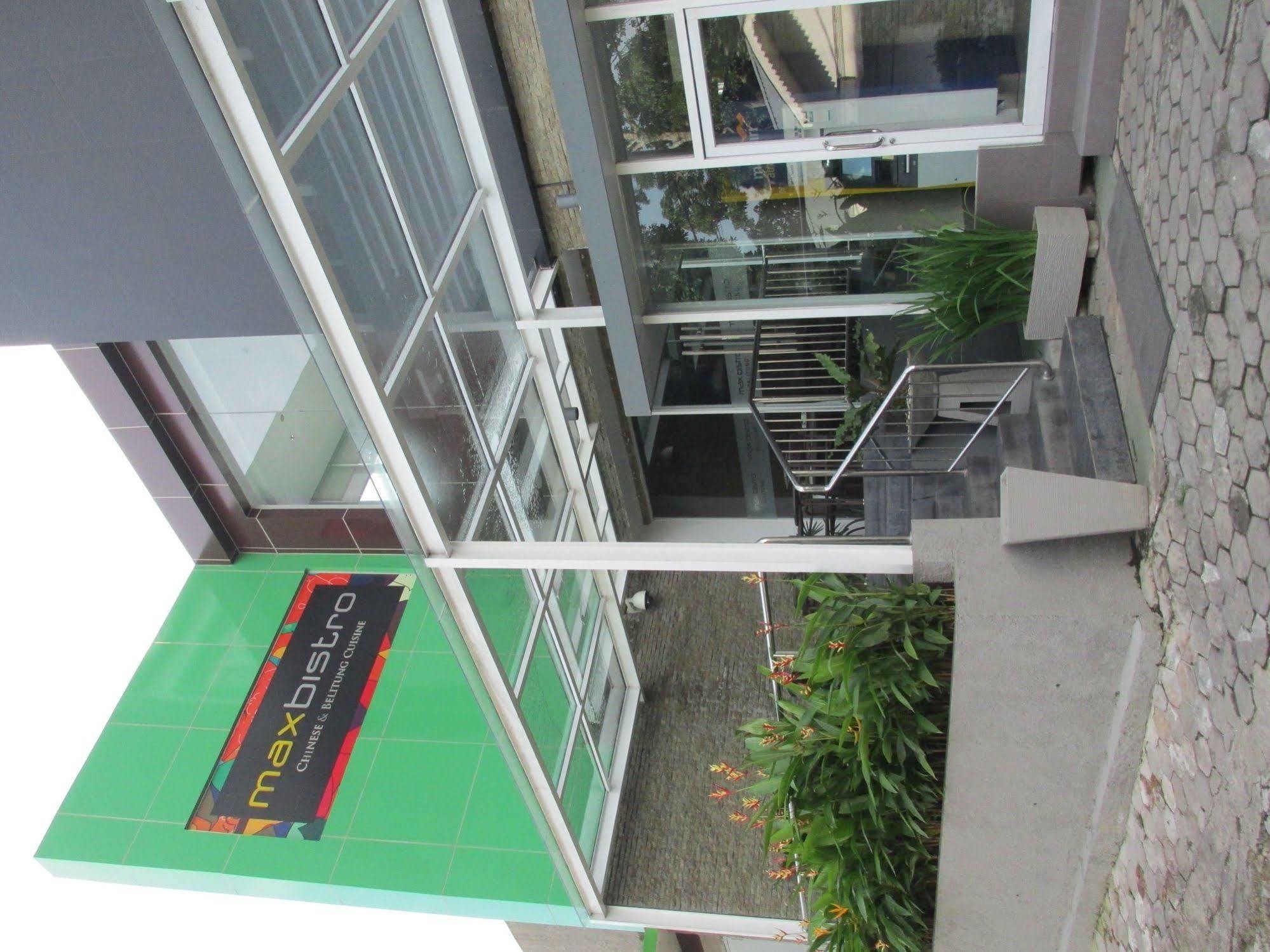 MaxOneHotels at Belstar Belitung Tanjung Pandan Exterior foto