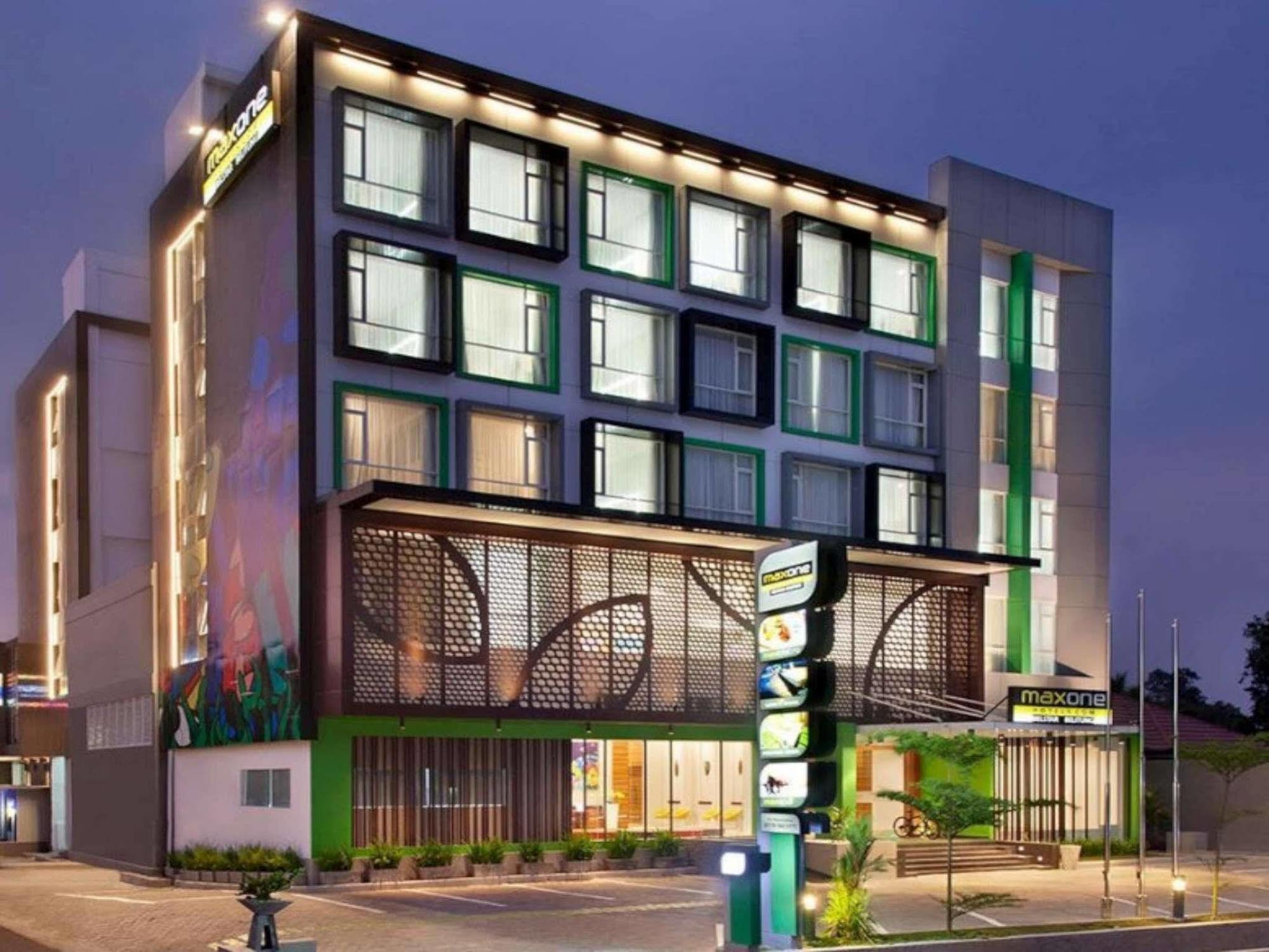 MaxOneHotels at Belstar Belitung Tanjung Pandan Exterior foto